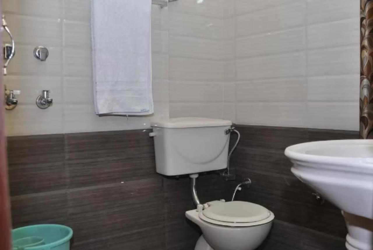 Hotel Goroomgo Radhika