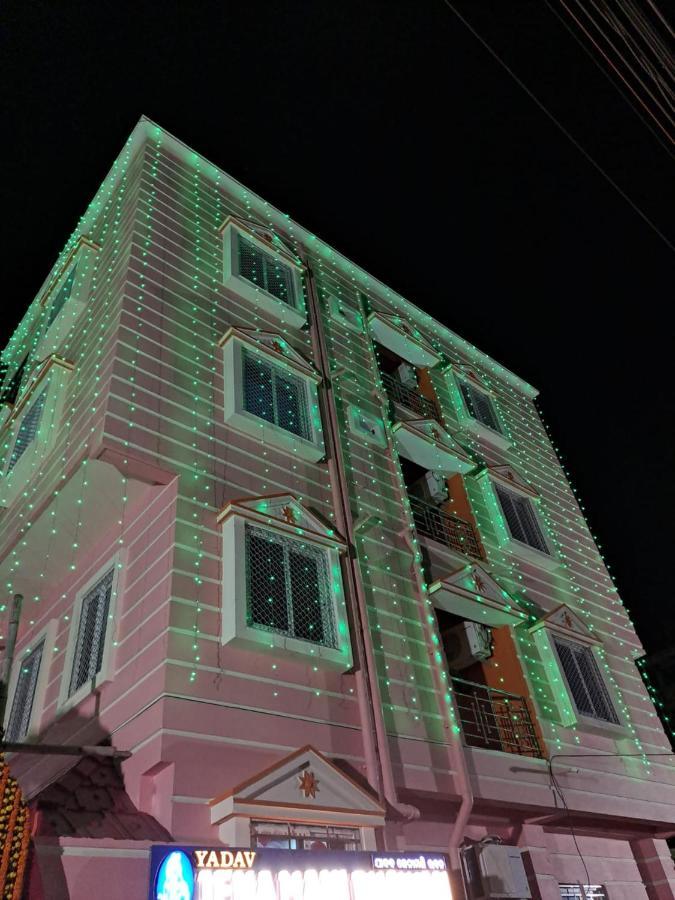 Goroomgo Radhika Hotel